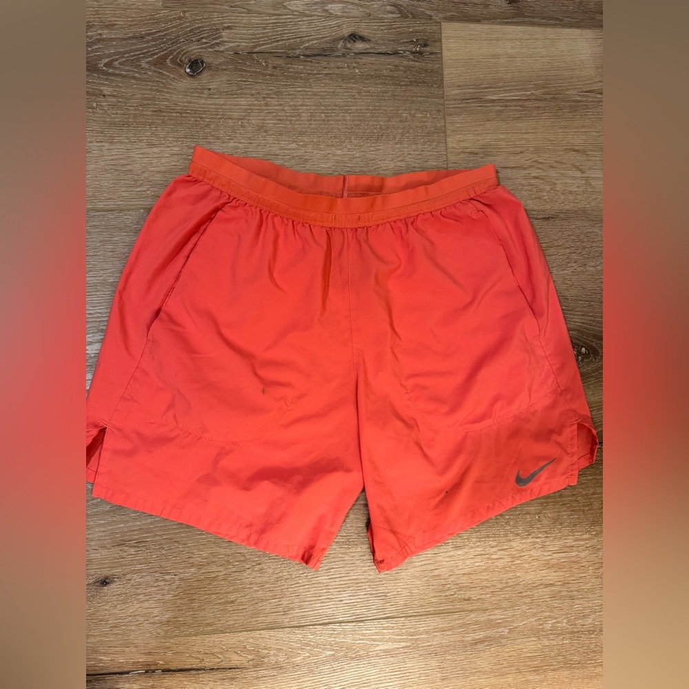 Nike - Picture 4 of 5